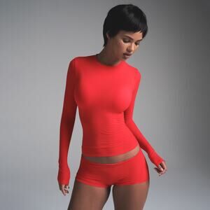 RARE NEW SKIMS FITS EVERYBODY LONG SLEEVE T-SHIRT IN CHERRY SIZE LARGE